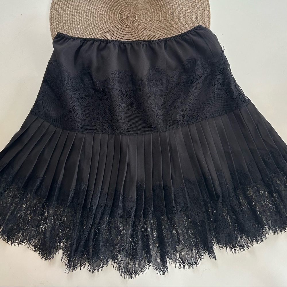 Viral lace skirt